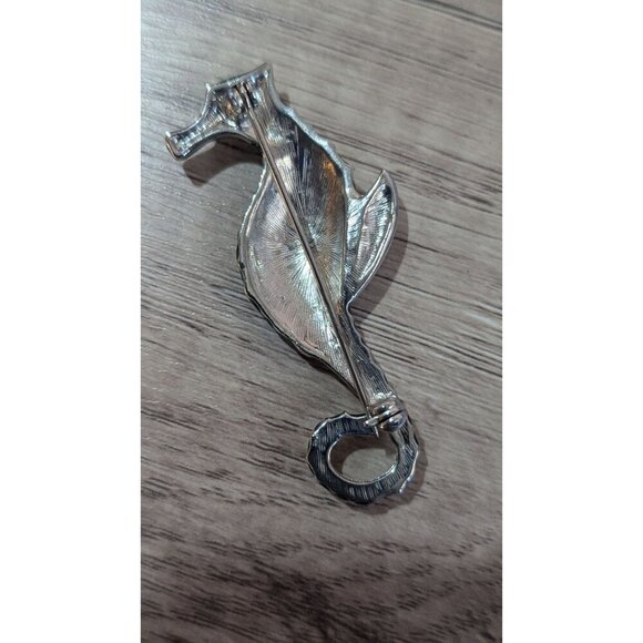 Seahorse Enamel Brooch Pin With Green & Silver Tones 2.25" ocean beach seashore - Picture 3 of 4